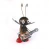 Figurina decorativa de metal pentru gradina Albina cu chitara