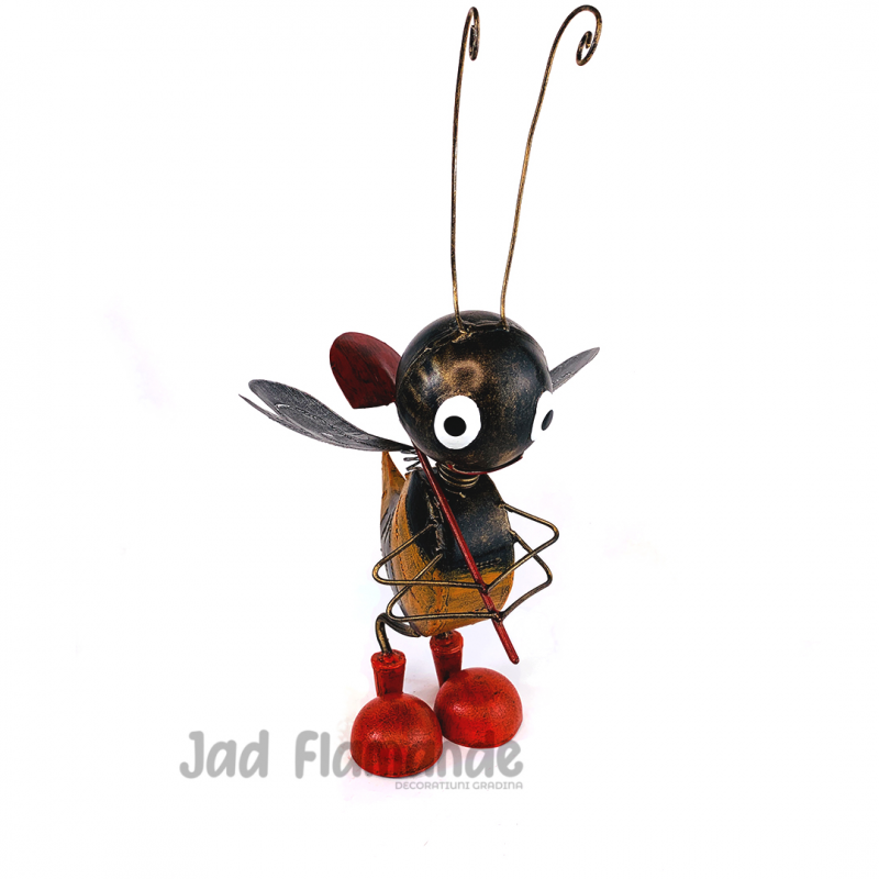 Decoratiune gradina-Albina cu lopata