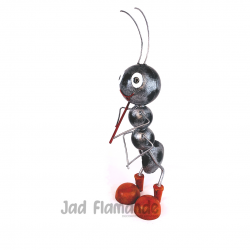 Figurina decorativa pentru gradina din metal Furnica cu furca