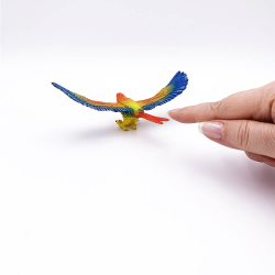 Papagal cu aripi intinse figurina 15 cm
