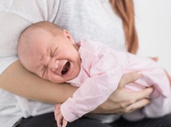 De ce se trezesc copiii plângând noaptea